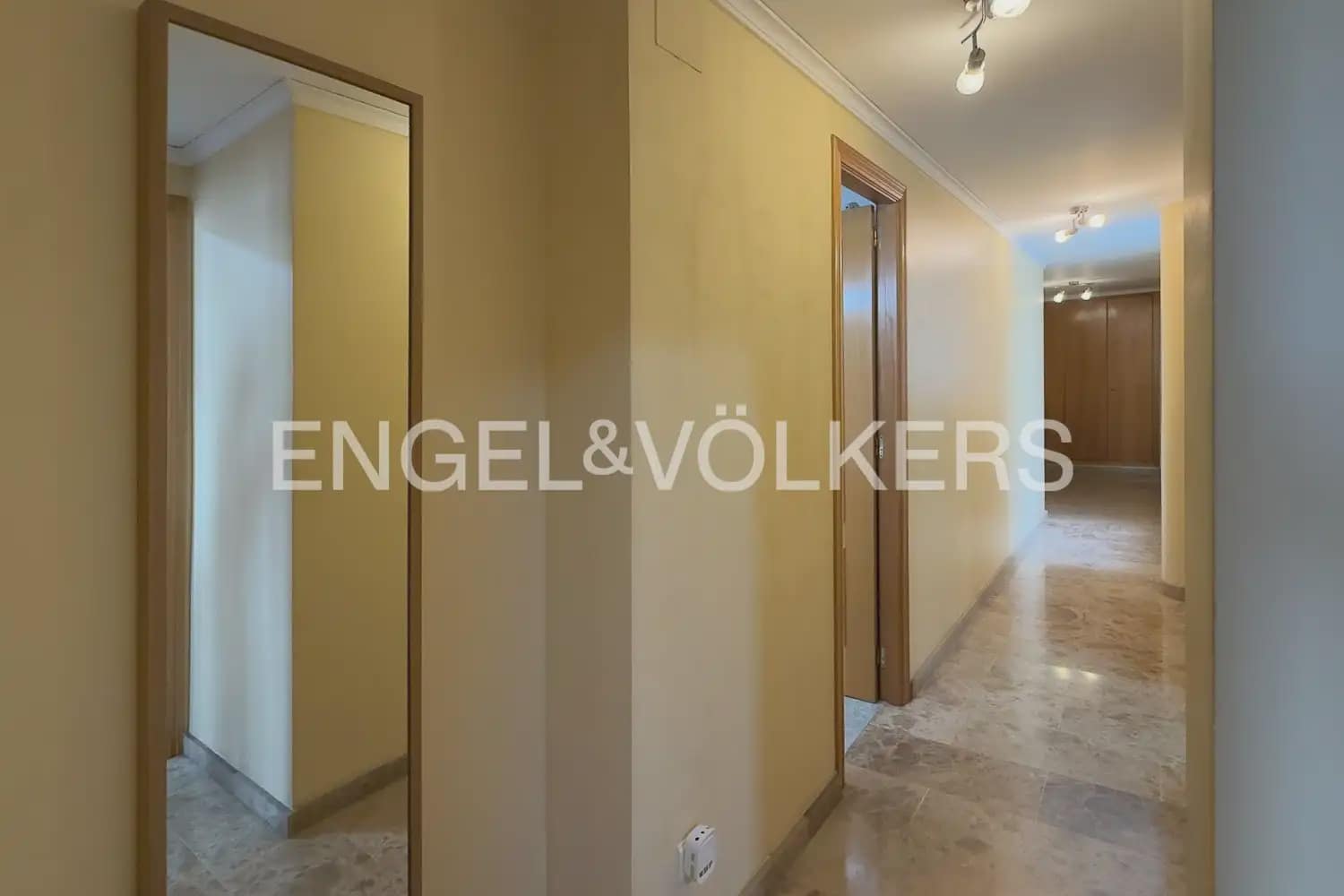 Appartement de 2 chambres à louer à Sedavi - 1 340 € (Ref: 9997670)