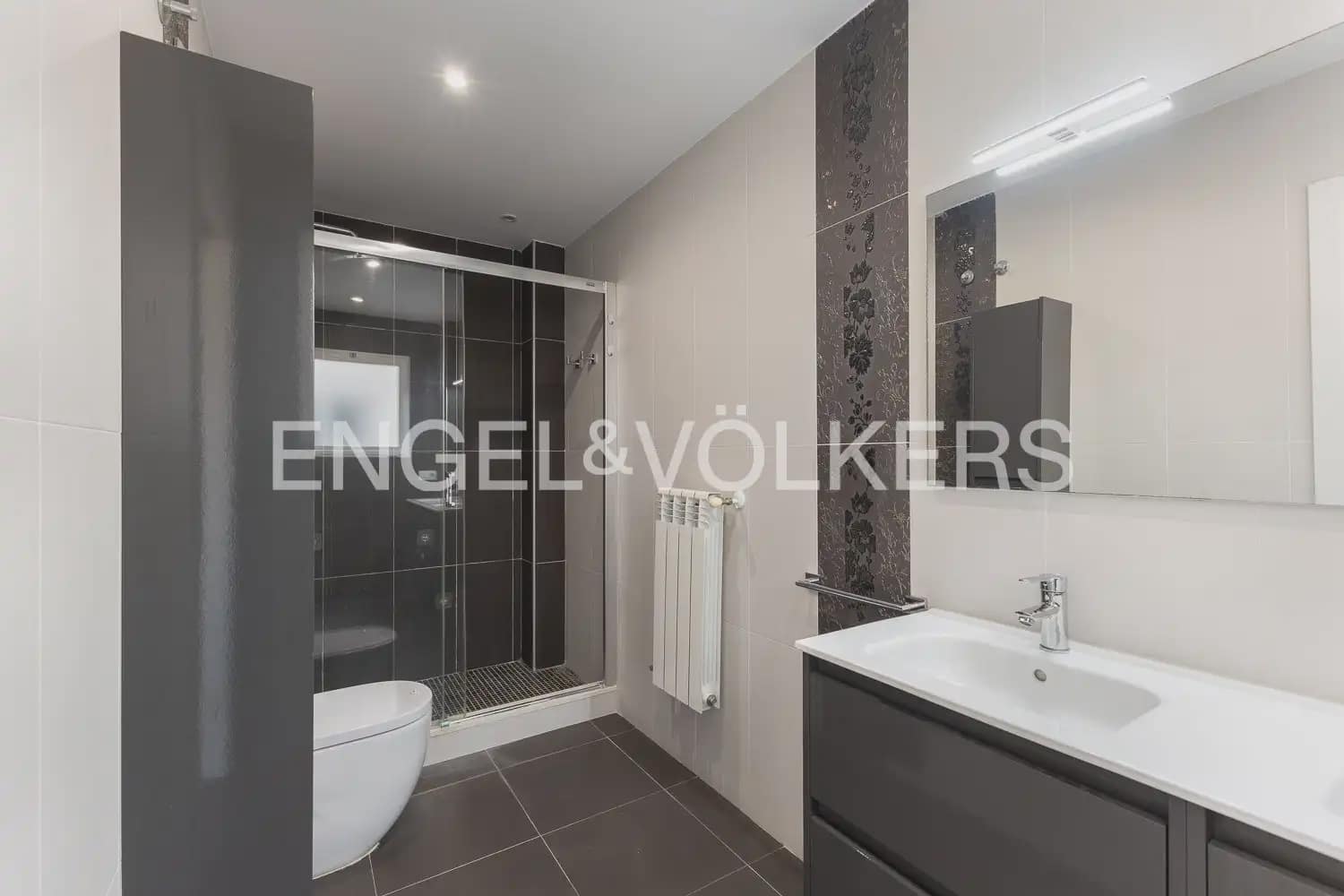 3 bedroom Penthouse for rent in Algemesi with garage - € 1,300 (Ref: 9997672)