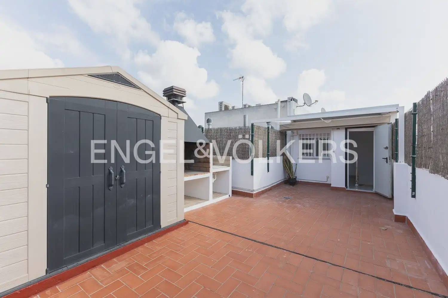 3 bedroom Penthouse for rent in Algemesi with garage - € 1,300 (Ref: 9997672)