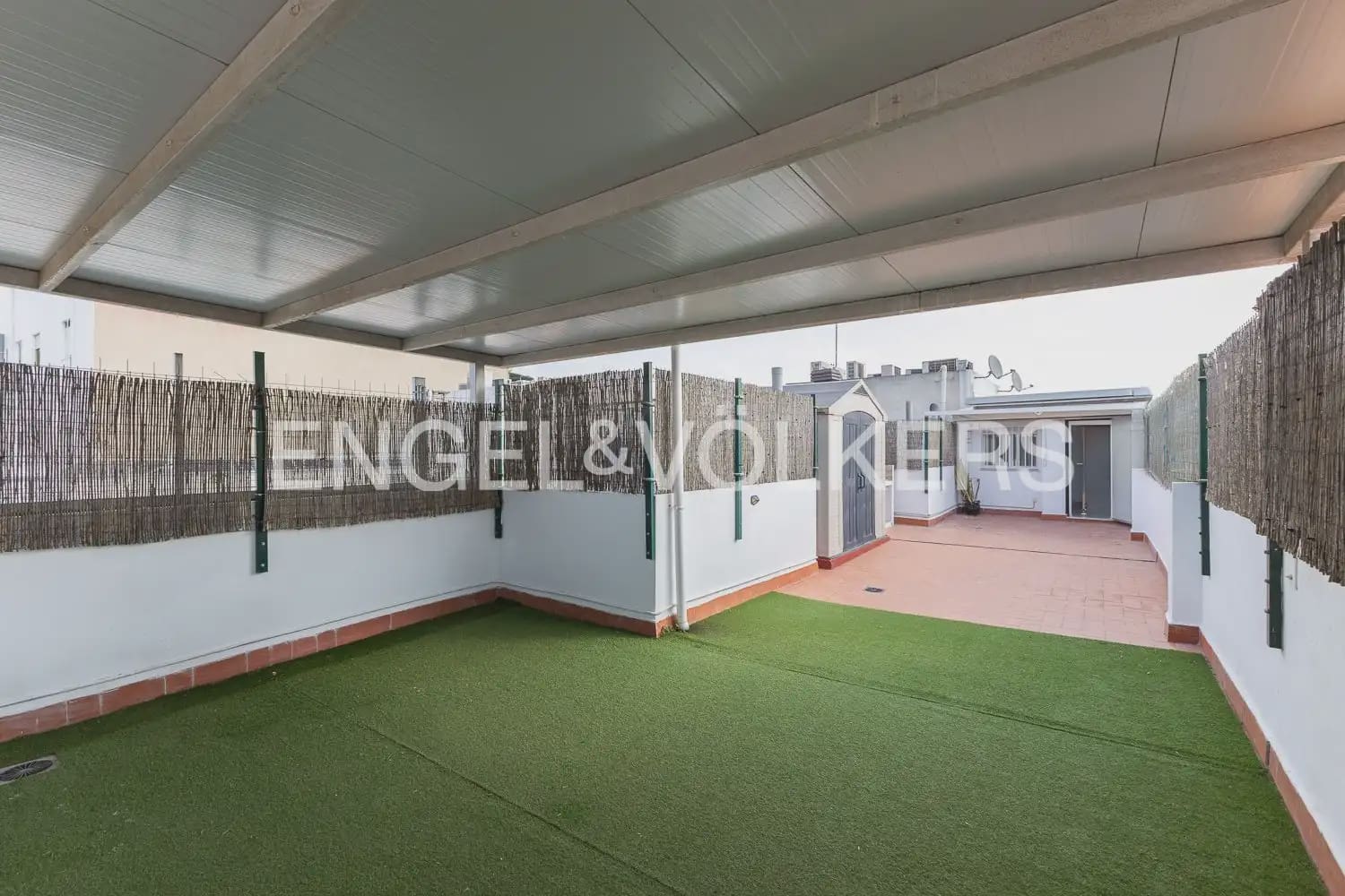 3 bedroom Penthouse for rent in Algemesi with garage - € 1,300 (Ref: 9997672)