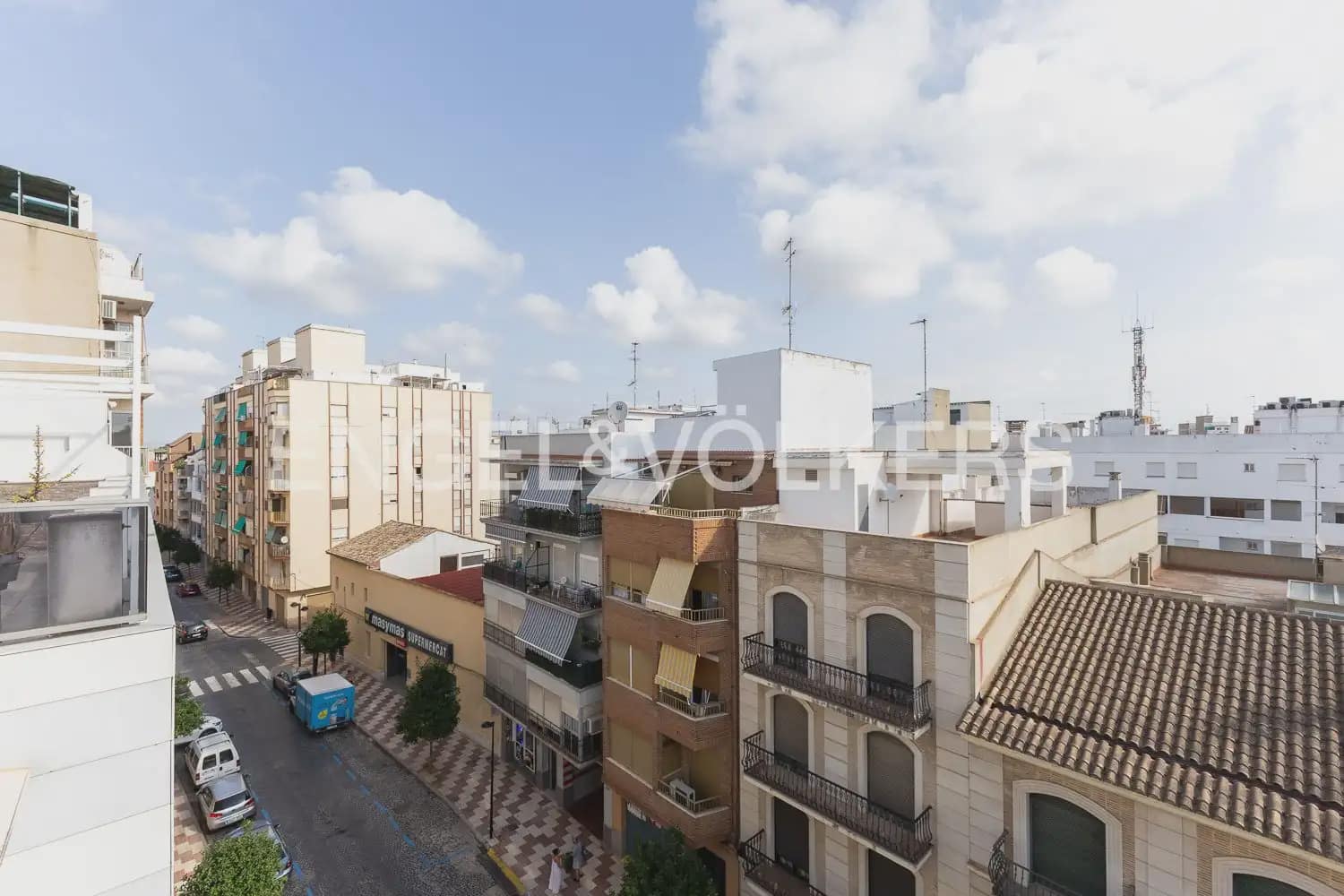 3 bedroom Penthouse for rent in Algemesi with garage - € 1,300 (Ref: 9997672)