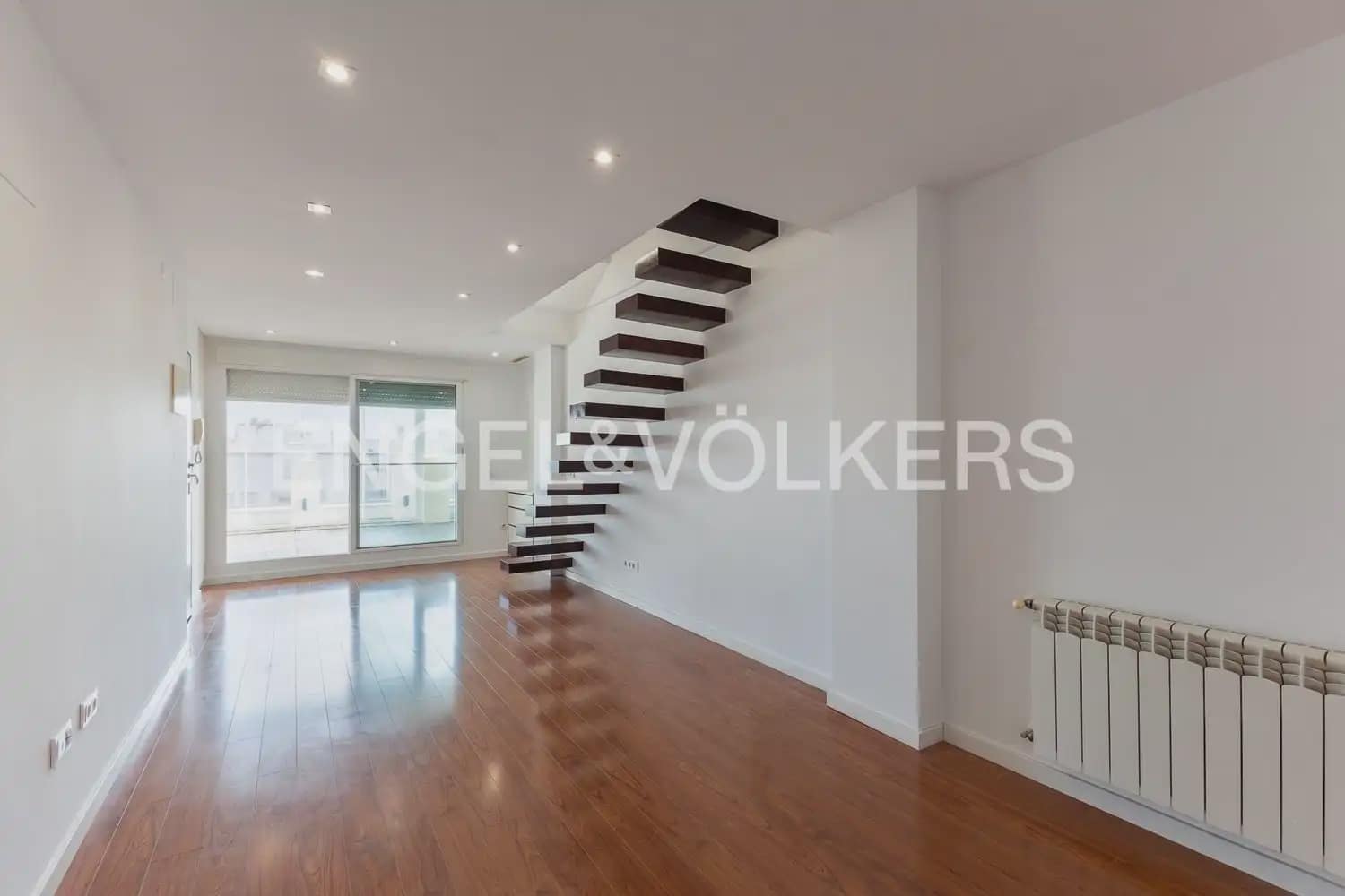 3 bedroom Penthouse for rent in Algemesi with garage - € 1,300 (Ref: 9997672)