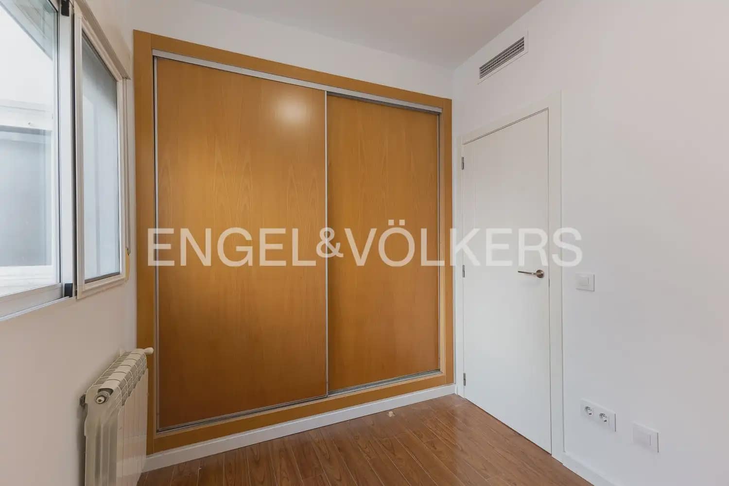3 bedroom Penthouse for rent in Algemesi with garage - € 1,300 (Ref: 9997672)