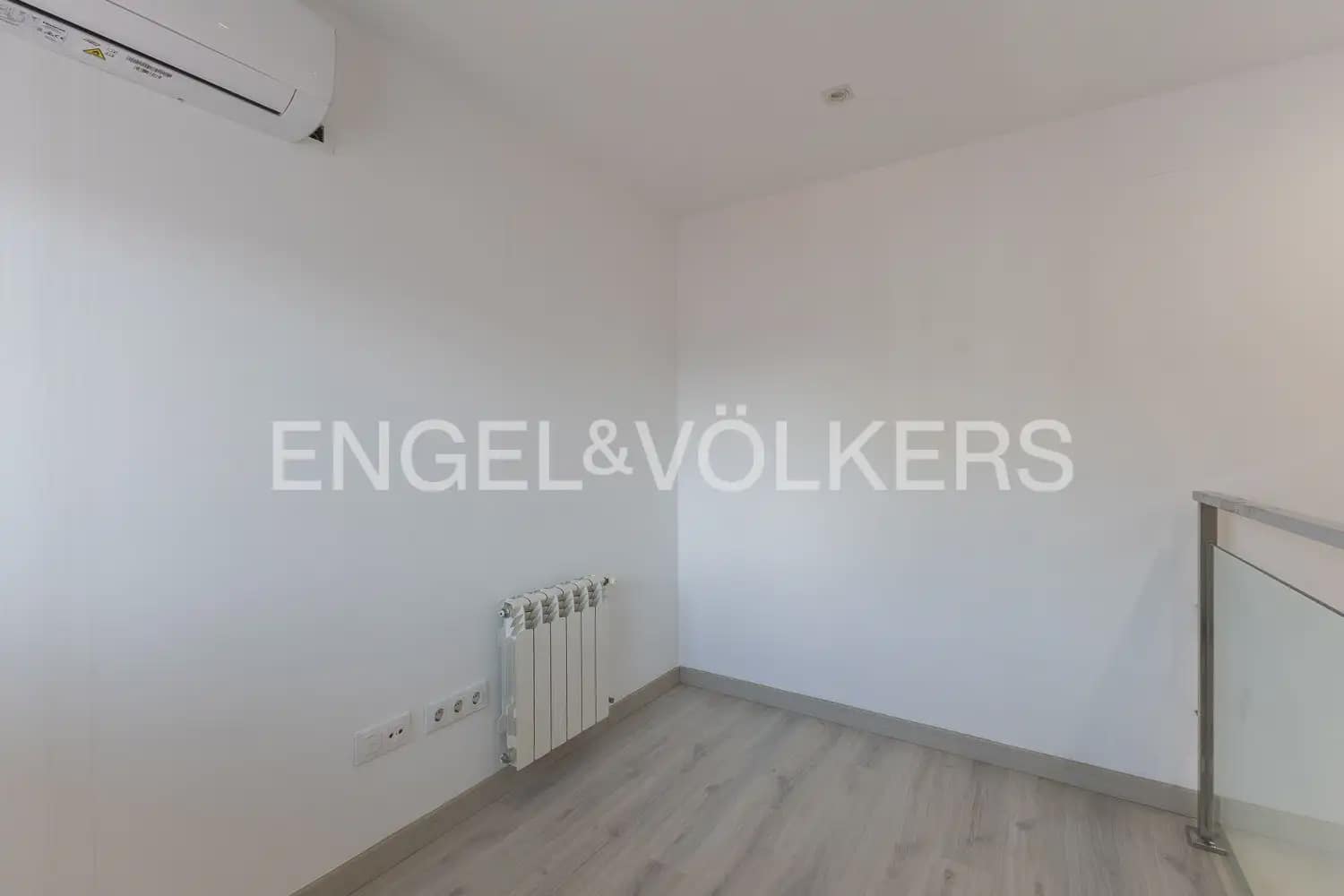 3 bedroom Penthouse for rent in Algemesi with garage - € 1,300 (Ref: 9997672)