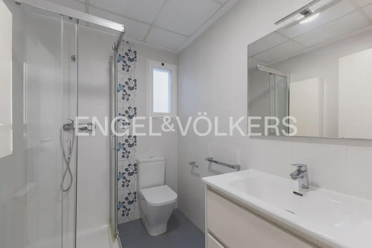 3 bedroom Penthouse for rent in Algemesi with garage - € 1,300 (Ref: 9997672)