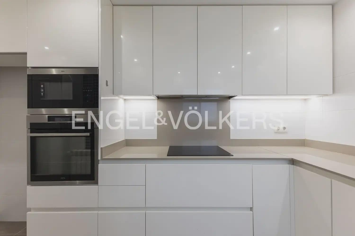3 bedroom Penthouse for rent in Algemesi with garage - € 1,300 (Ref: 9997672)