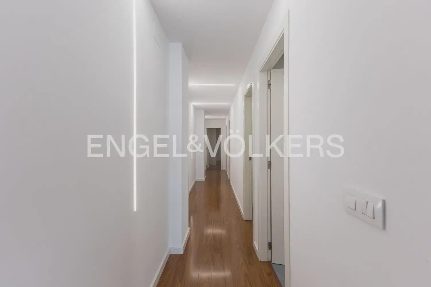 3 bedroom Penthouse for rent in Algemesi with garage - € 1,300 (Ref: 9997672)