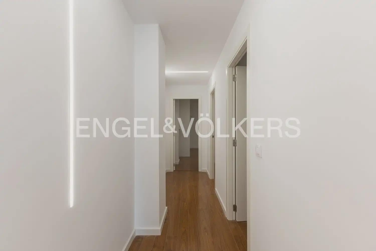 3 bedroom Penthouse for rent in Algemesi with garage - € 1,300 (Ref: 9997672)