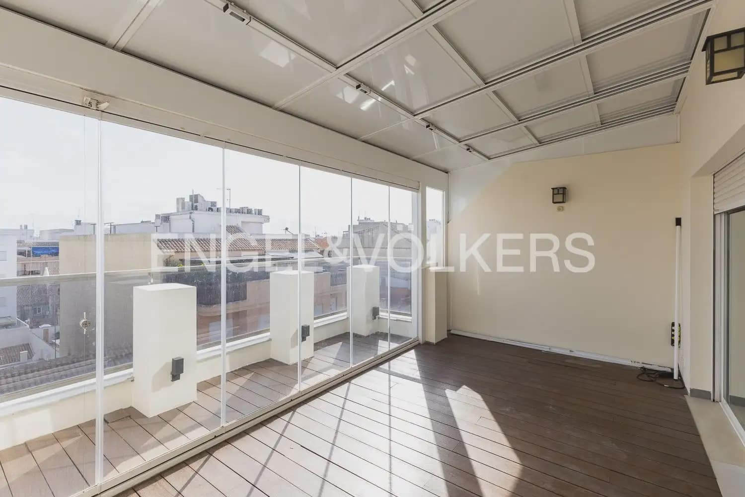 3 bedroom Penthouse for rent in Algemesi with garage - € 1,300 (Ref: 9997672)