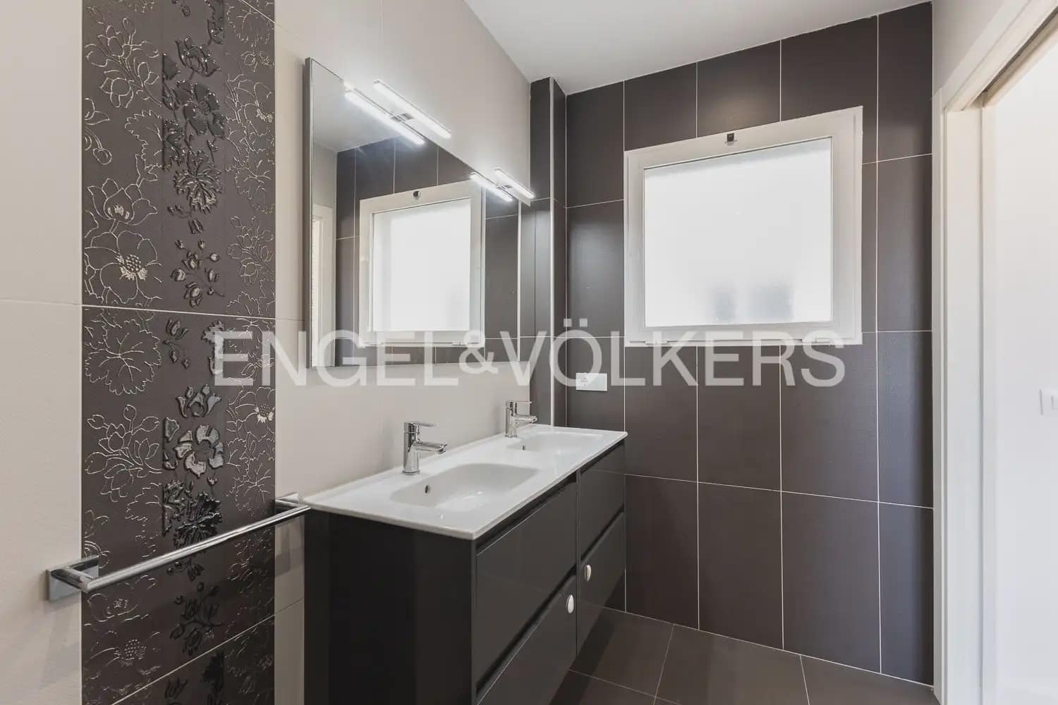 3 bedroom Penthouse for rent in Algemesi with garage - € 1,300 (Ref: 9997672)