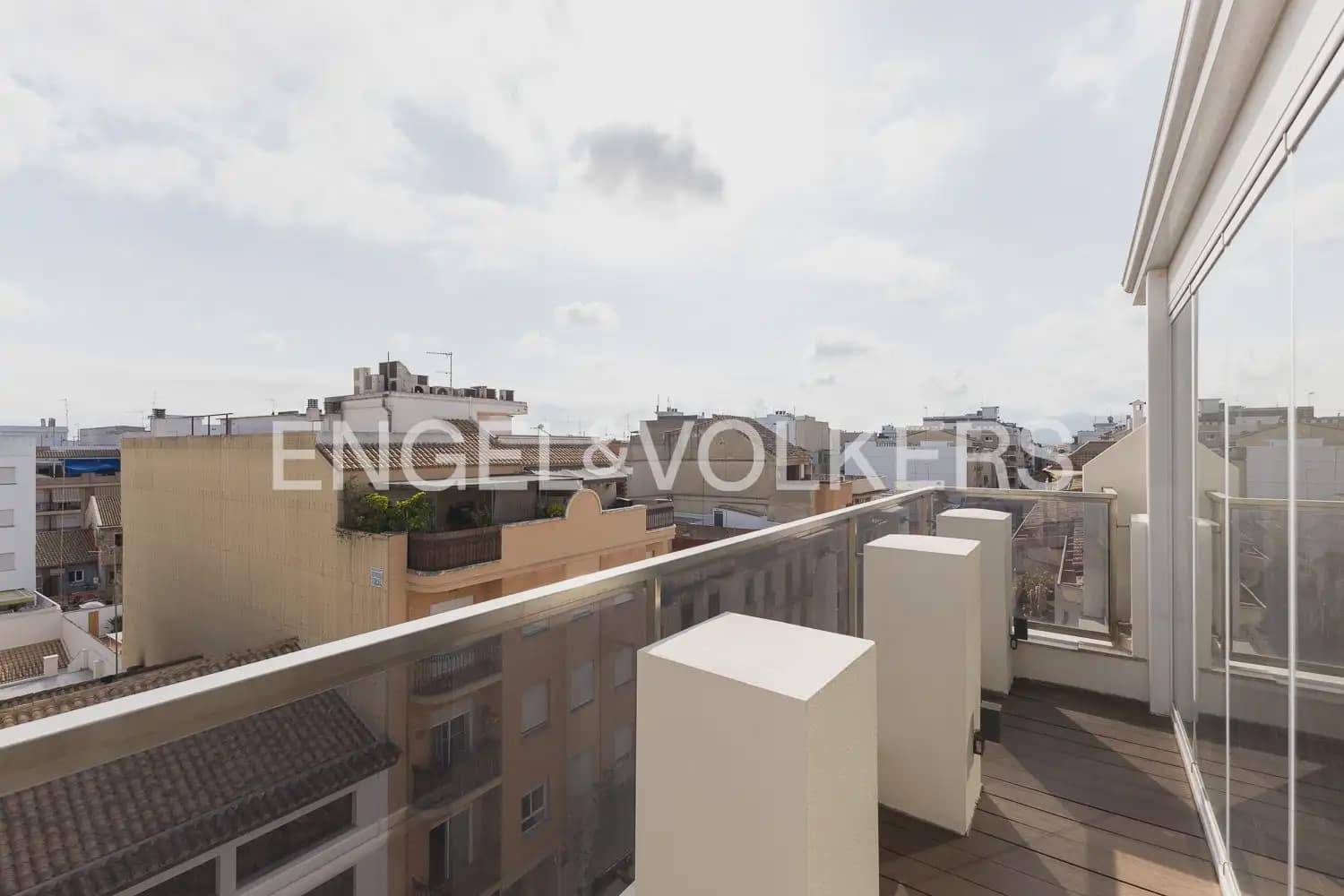 3 bedroom Penthouse for rent in Algemesi with garage - € 1,300 (Ref: 9997672)
