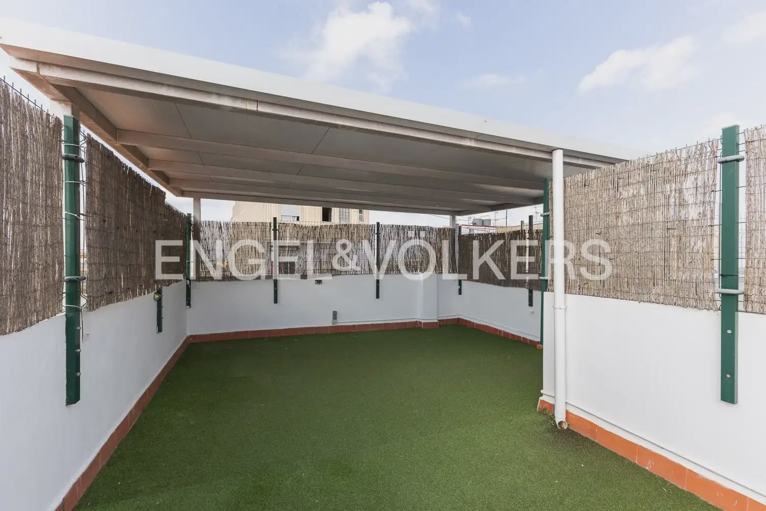 3 bedroom Penthouse for rent in Algemesi with garage - € 1,300 (Ref: 9997672)