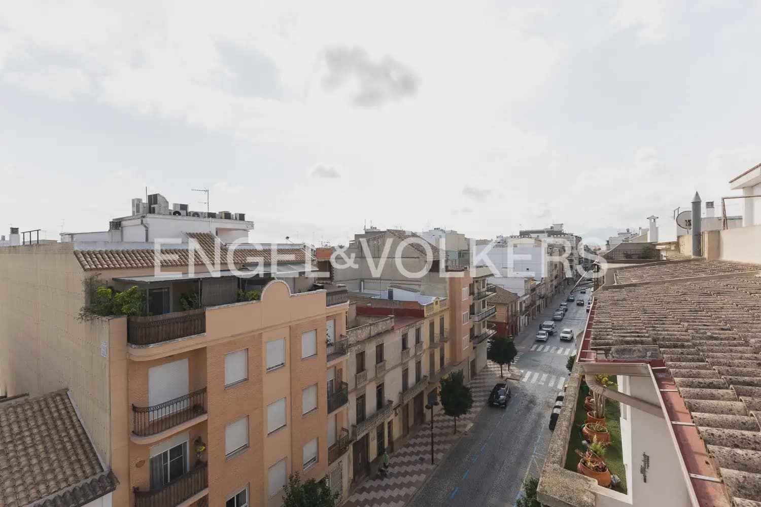 3 bedroom Penthouse for rent in Algemesi with garage - € 1,300 (Ref: 9997672)