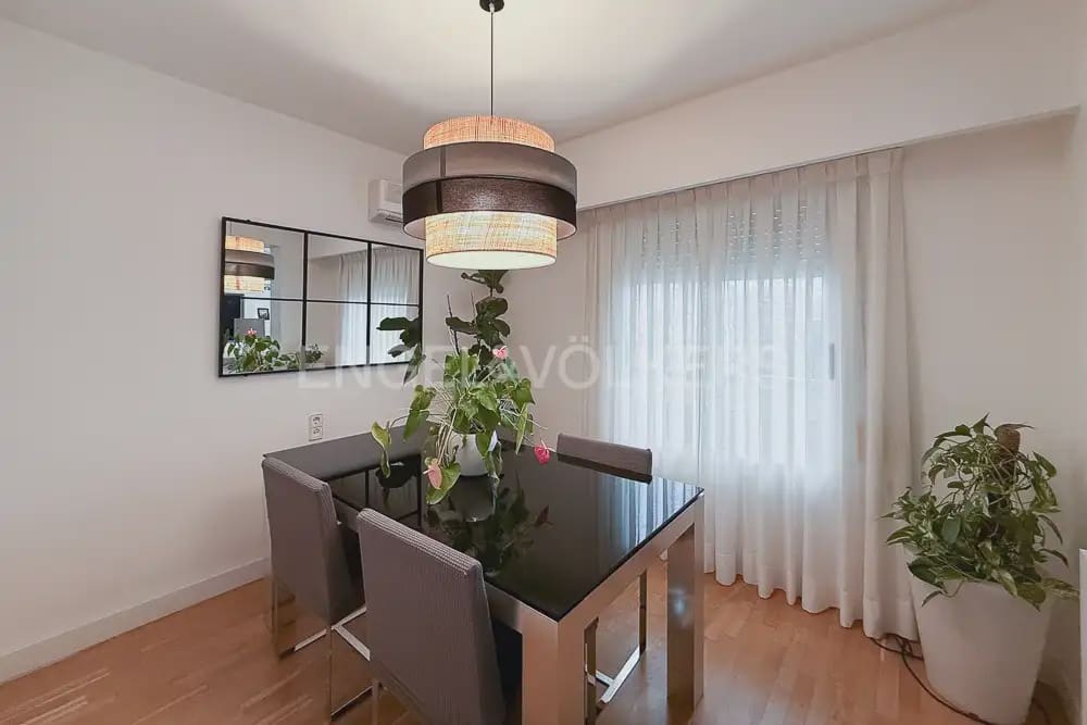 3 sovrum Lägenhet att hyra i Valencia stad med garage - 1 800 € (Ref: 9997954)
