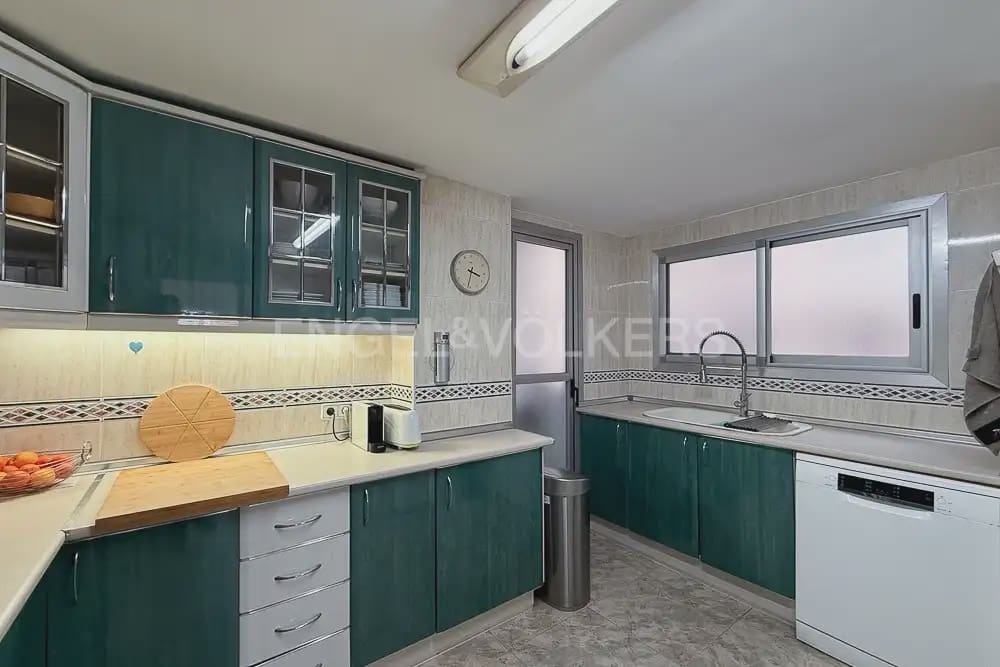 3 sovrum Lägenhet att hyra i Valencia stad med garage - 1 800 € (Ref: 9997954)