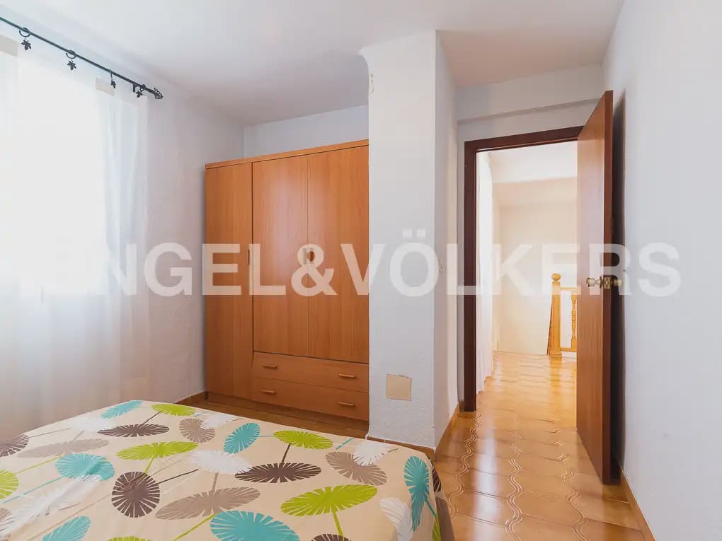 5 Zimmer Villa zu vermieten in Montserrat mit Pool - 1.500 € (Ref: 9997956)