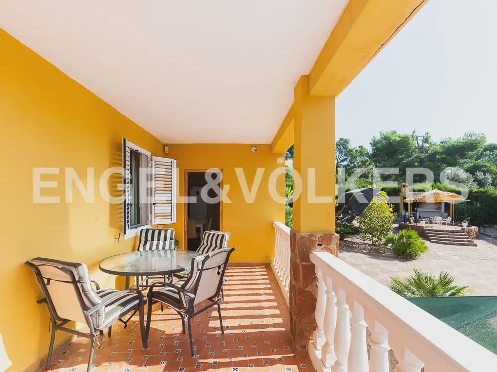 5 Zimmer Villa zu vermieten in Montserrat mit Pool - 1.500 € (Ref: 9997956)