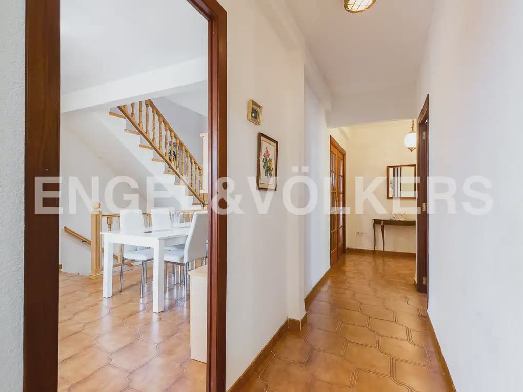 5 Zimmer Villa zu vermieten in Montserrat mit Pool - 1.500 € (Ref: 9997956)