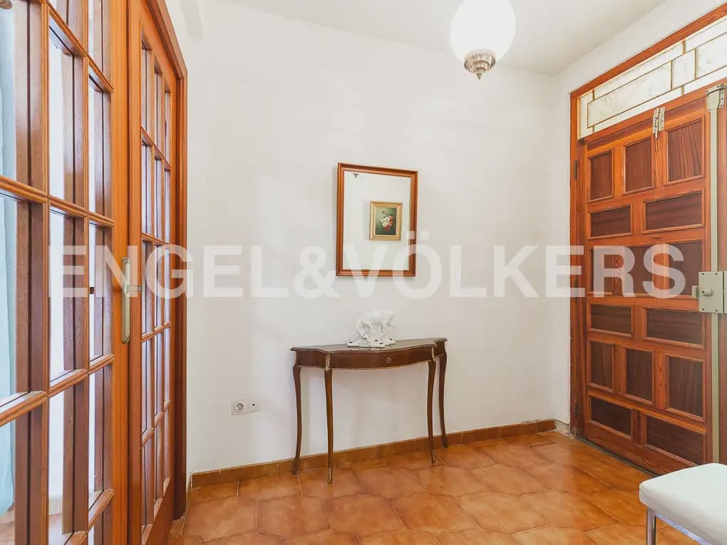 5 Zimmer Villa zu vermieten in Montserrat mit Pool - 1.500 € (Ref: 9997956)