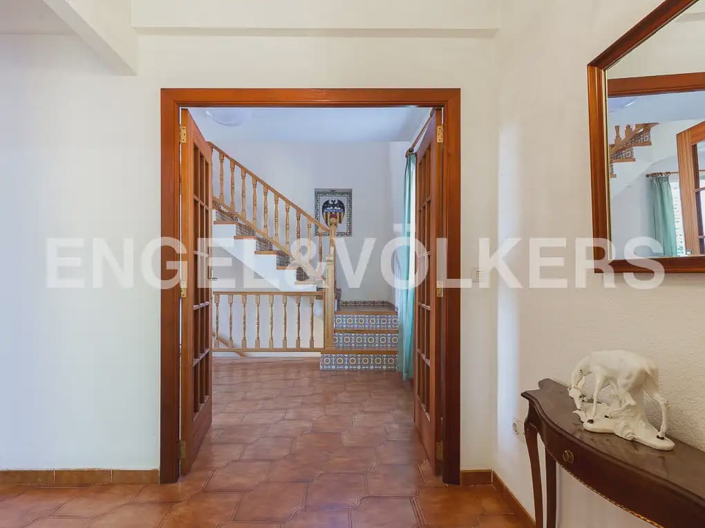 5 Zimmer Villa zu vermieten in Montserrat mit Pool - 1.500 € (Ref: 9997956)