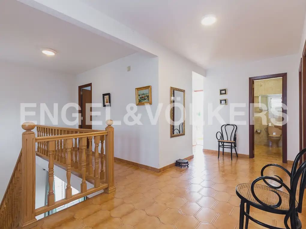 5 Zimmer Villa zu vermieten in Montserrat mit Pool - 1.500 € (Ref: 9997956)