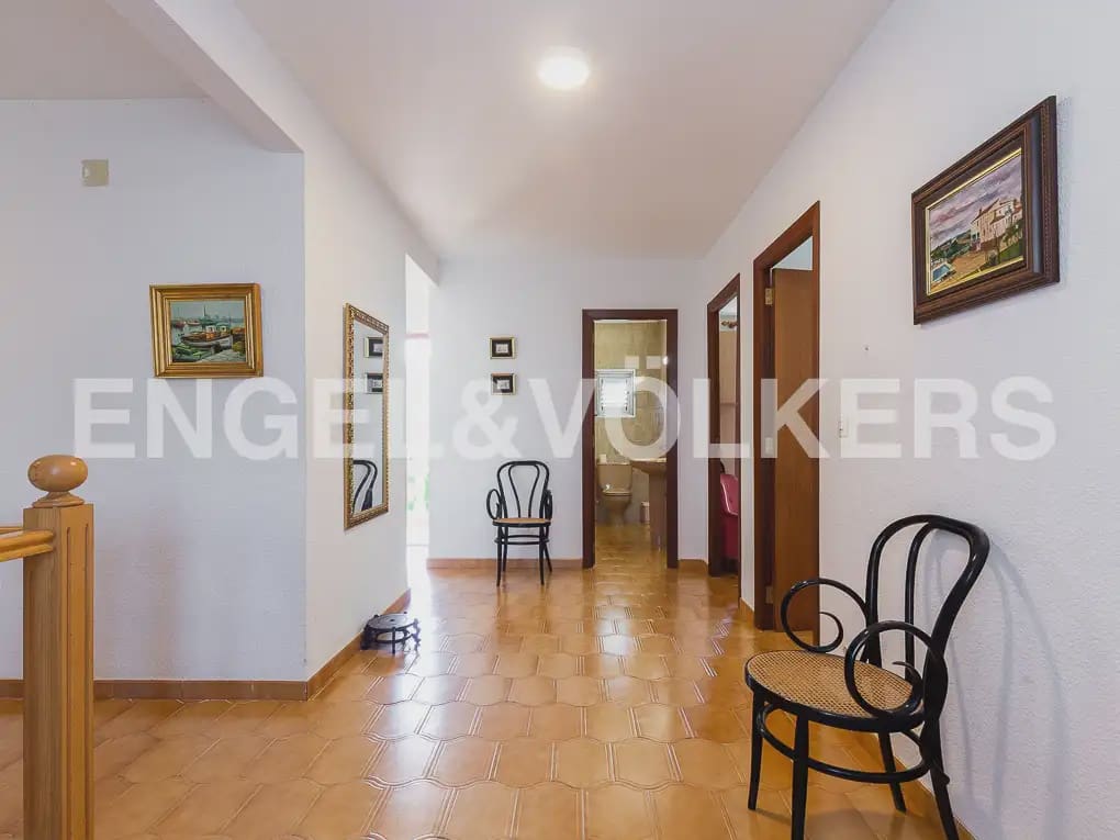 5 Zimmer Villa zu vermieten in Montserrat mit Pool - 1.500 € (Ref: 9997956)