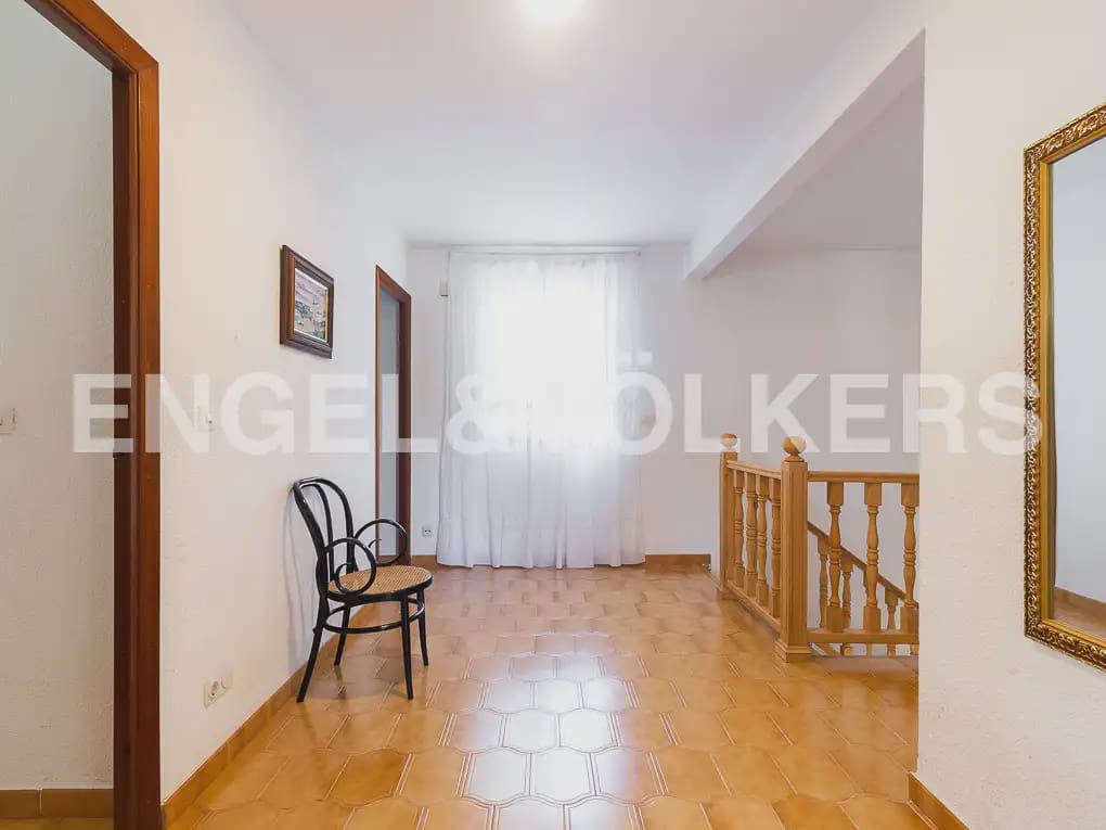 5 Zimmer Villa zu vermieten in Montserrat mit Pool - 1.500 € (Ref: 9997956)
