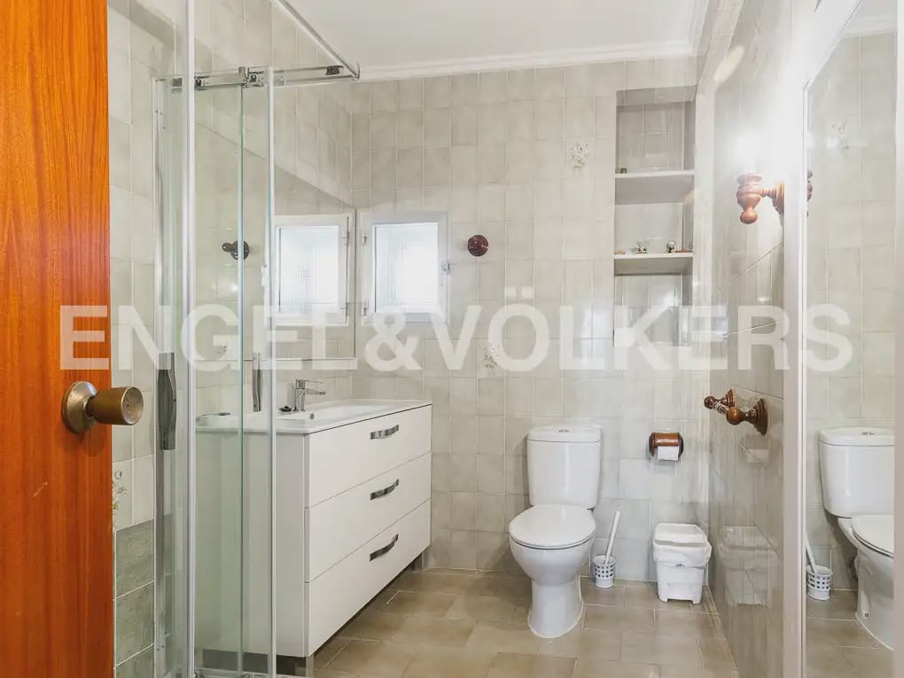 5 Zimmer Villa zu vermieten in Montserrat mit Pool - 1.500 € (Ref: 9997956)