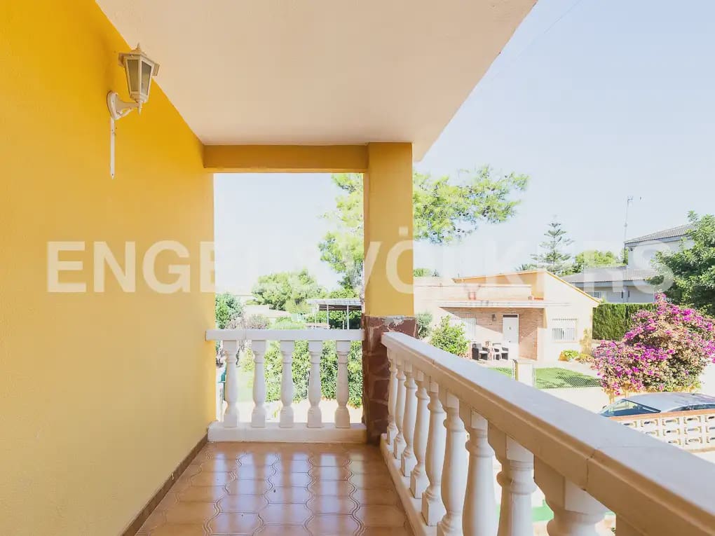 5 Zimmer Villa zu vermieten in Montserrat mit Pool - 1.500 € (Ref: 9997956)
