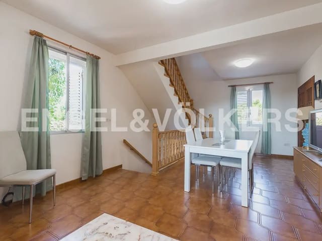 5 sovrum Villa att hyra i Montserrat med pool - 1 500 € (Ref: 9997956)