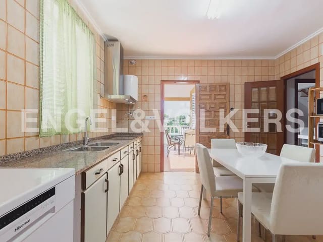 5 sovrum Villa att hyra i Montserrat med pool - 1 500 € (Ref: 9997956)