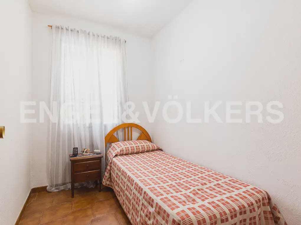 5 Zimmer Villa zu vermieten in Montserrat mit Pool - 1.500 € (Ref: 9997956)