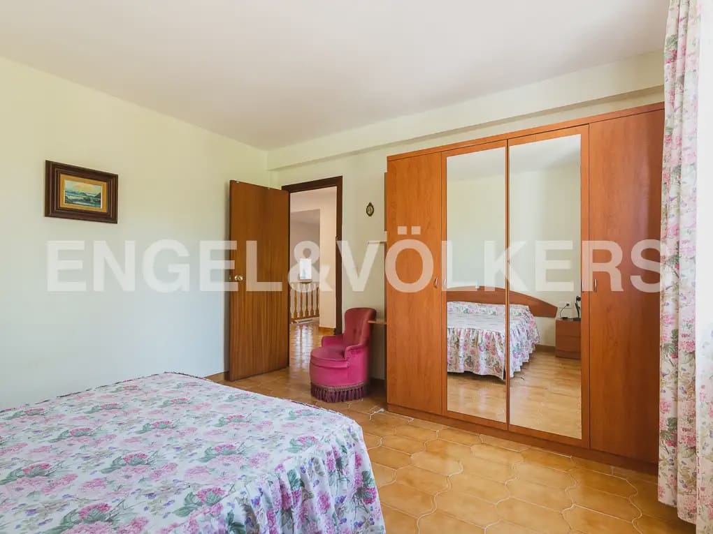 5 Zimmer Villa zu vermieten in Montserrat mit Pool - 1.500 € (Ref: 9997956)