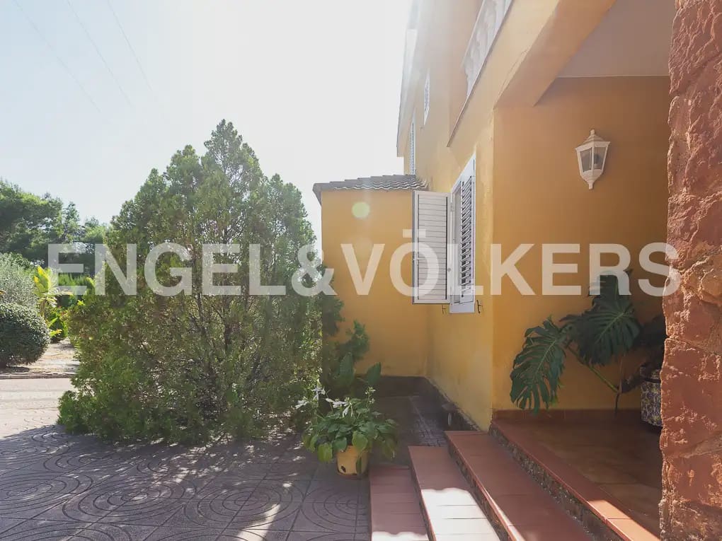 5 Zimmer Villa zu vermieten in Montserrat mit Pool - 1.500 € (Ref: 9997956)