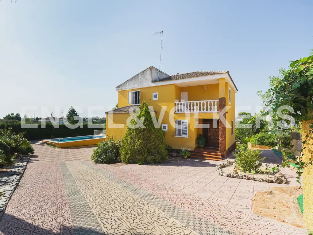 5 Zimmer Villa zu vermieten in Montserrat mit Pool - 1.500 € (Ref: 9997956)