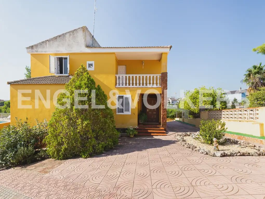 5 Zimmer Villa zu vermieten in Montserrat mit Pool - 1.500 € (Ref: 9997956)