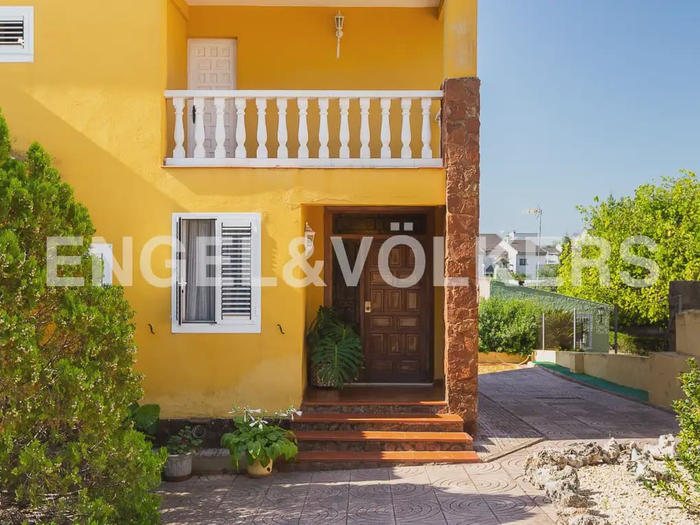 5 Zimmer Villa zu vermieten in Montserrat mit Pool - 1.500 € (Ref: 9997956)