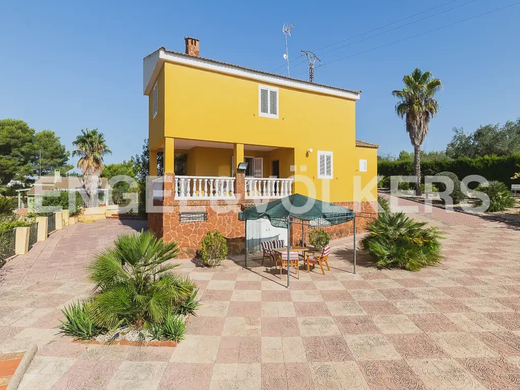 5 Zimmer Villa zu vermieten in Montserrat mit Pool - 1.500 € (Ref: 9997956)