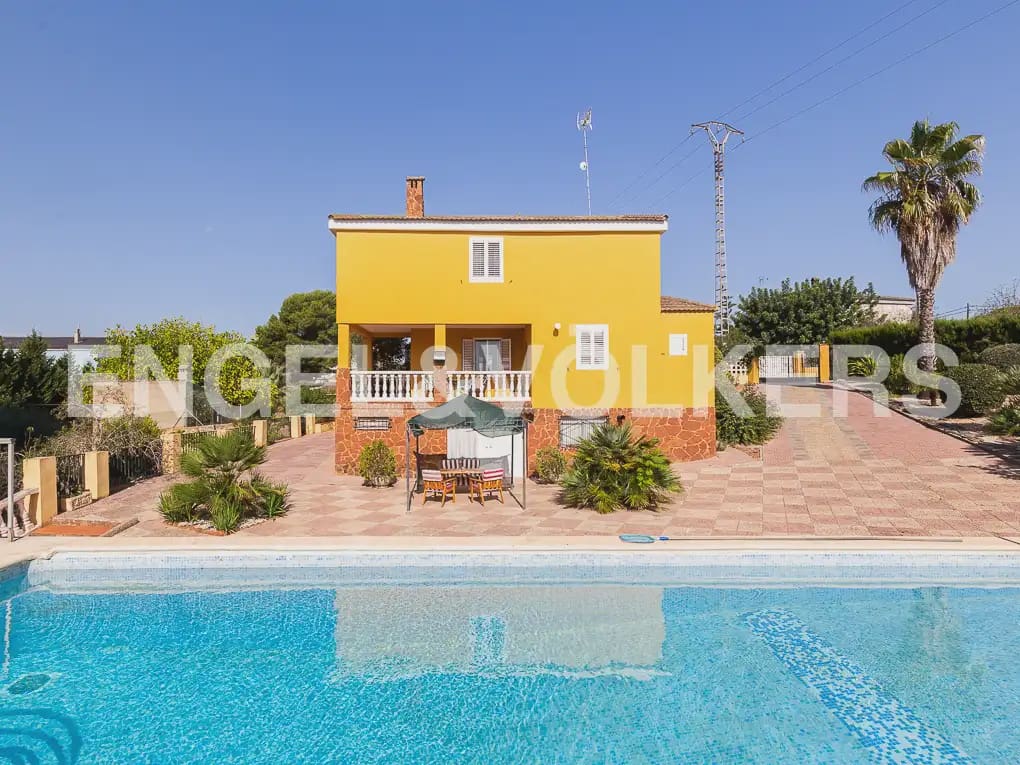 5 Zimmer Villa zu vermieten in Montserrat mit Pool - 1.500 € (Ref: 9997956)