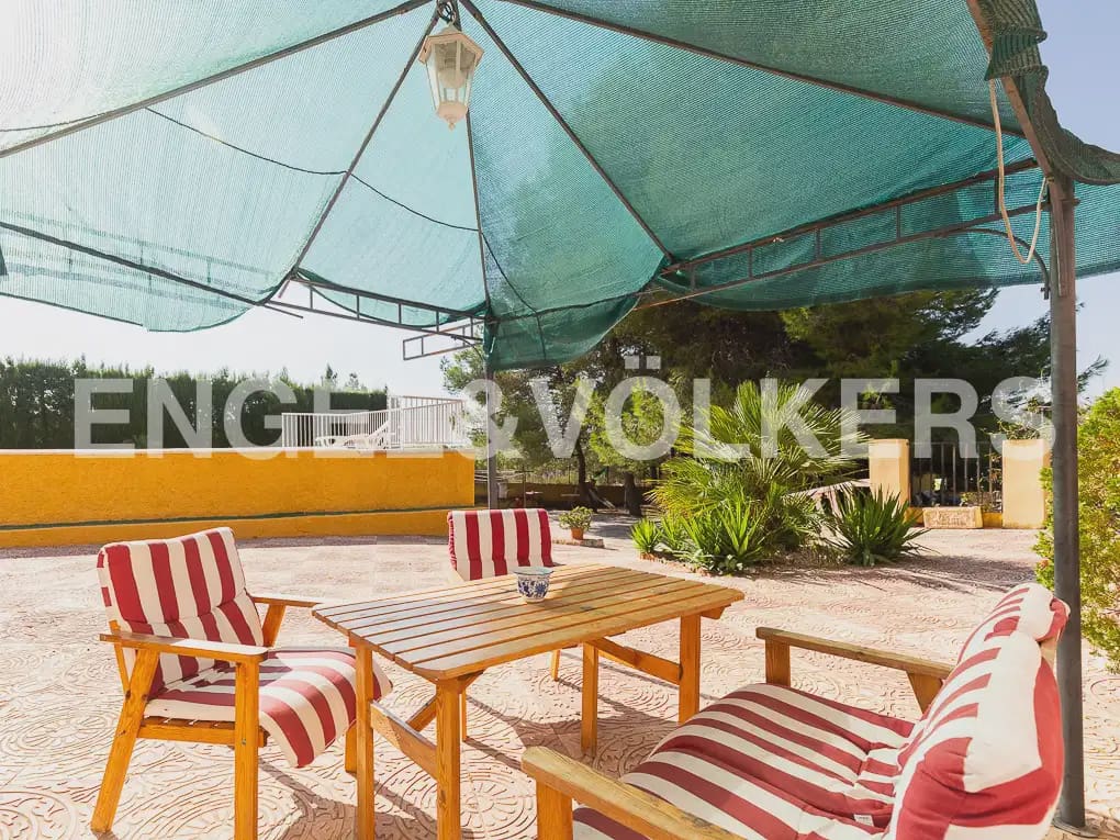 5 Zimmer Villa zu vermieten in Montserrat mit Pool - 1.500 € (Ref: 9997956)