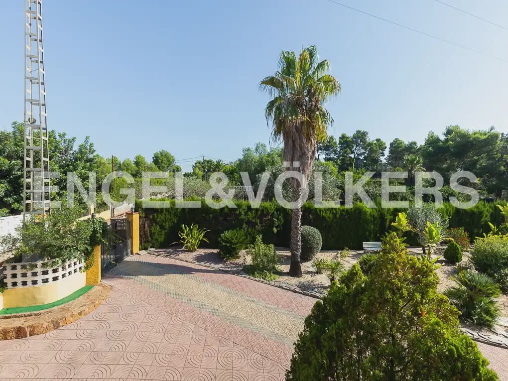 5 Zimmer Villa zu vermieten in Montserrat mit Pool - 1.500 € (Ref: 9997956)