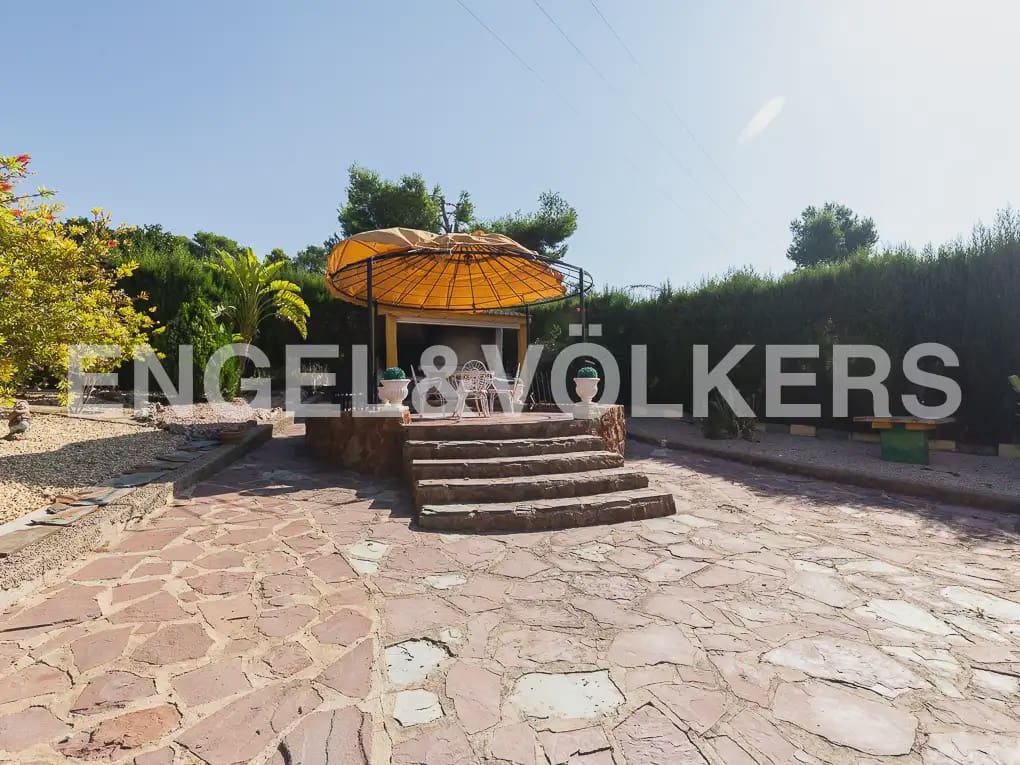 5 Zimmer Villa zu vermieten in Montserrat mit Pool - 1.500 € (Ref: 9997956)