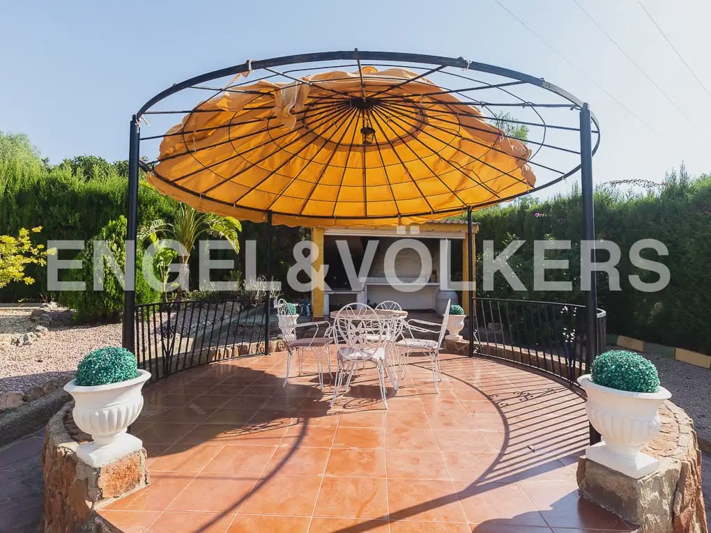 5 Zimmer Villa zu vermieten in Montserrat mit Pool - 1.500 € (Ref: 9997956)