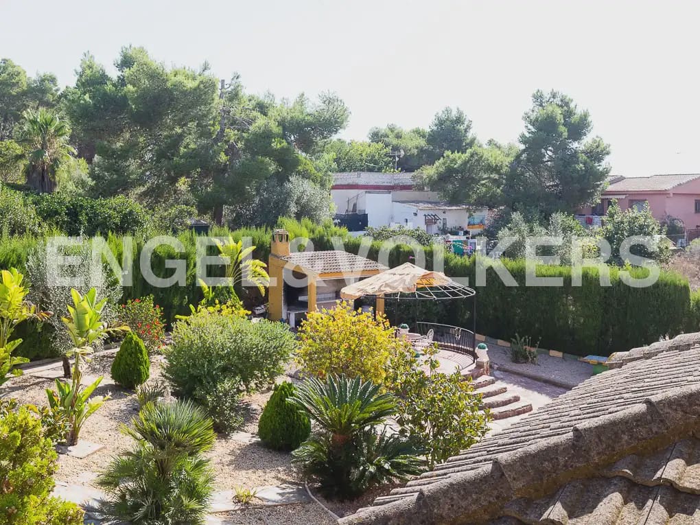 5 Zimmer Villa zu vermieten in Montserrat mit Pool - 1.500 € (Ref: 9997956)