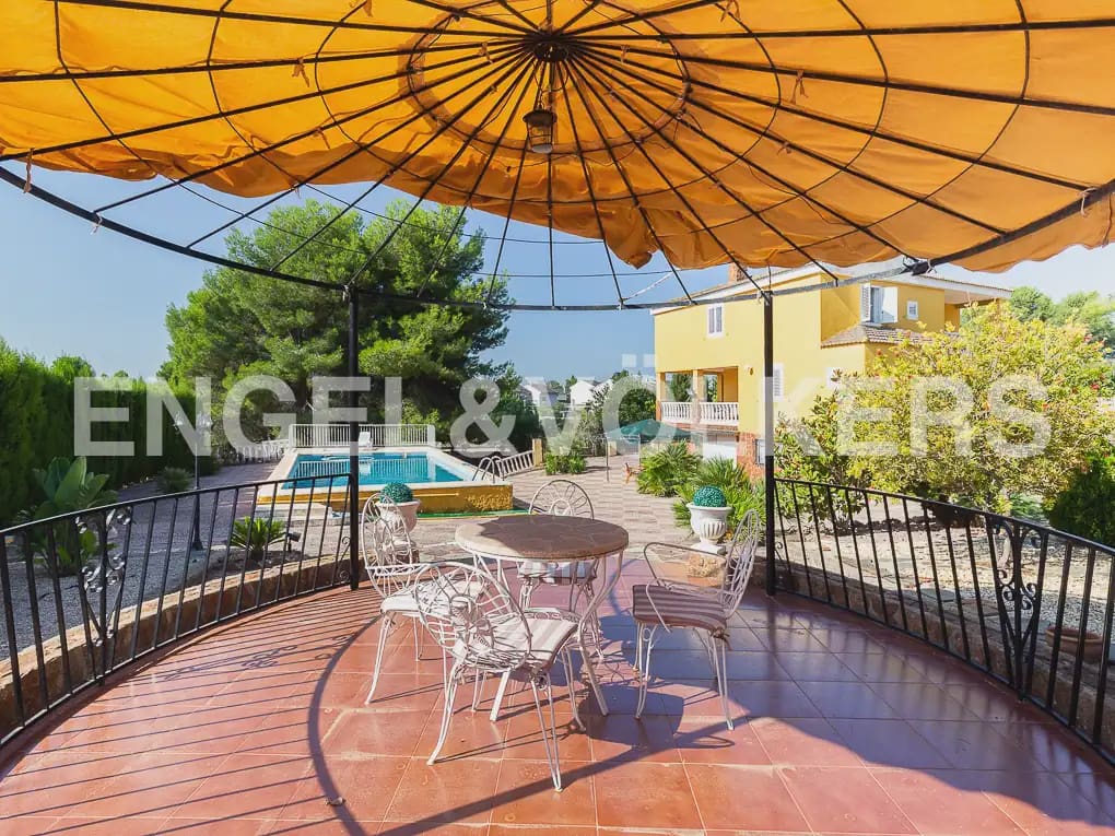 5 Zimmer Villa zu vermieten in Montserrat mit Pool - 1.500 € (Ref: 9997956)
