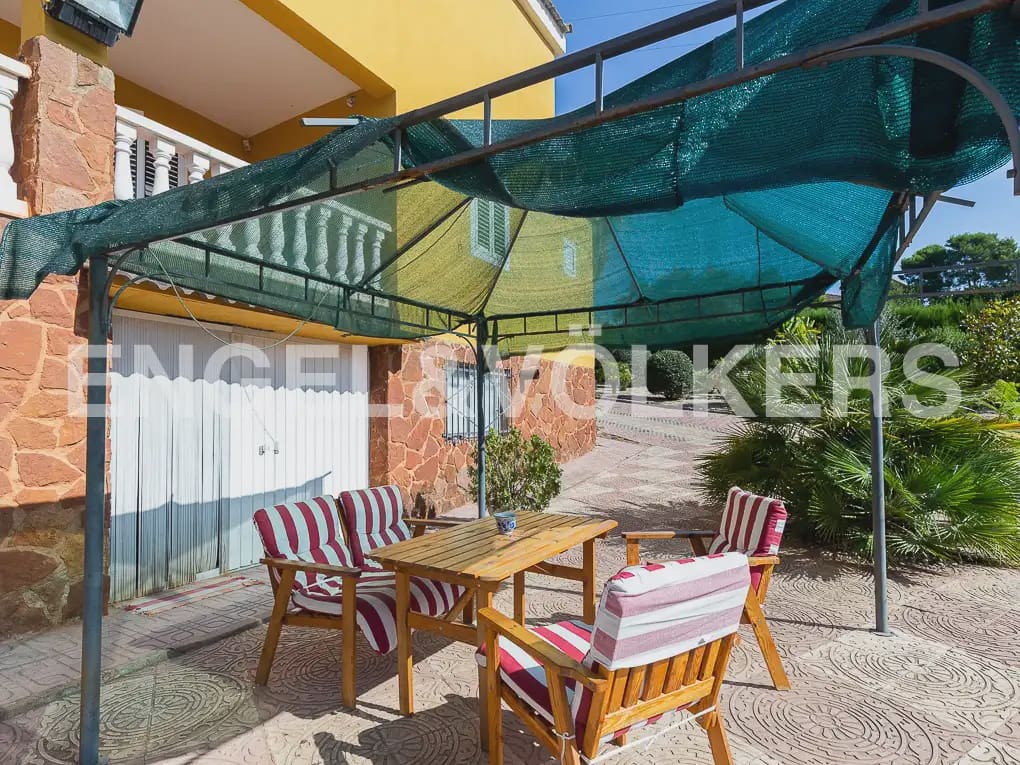 5 Zimmer Villa zu vermieten in Montserrat mit Pool - 1.500 € (Ref: 9997956)
