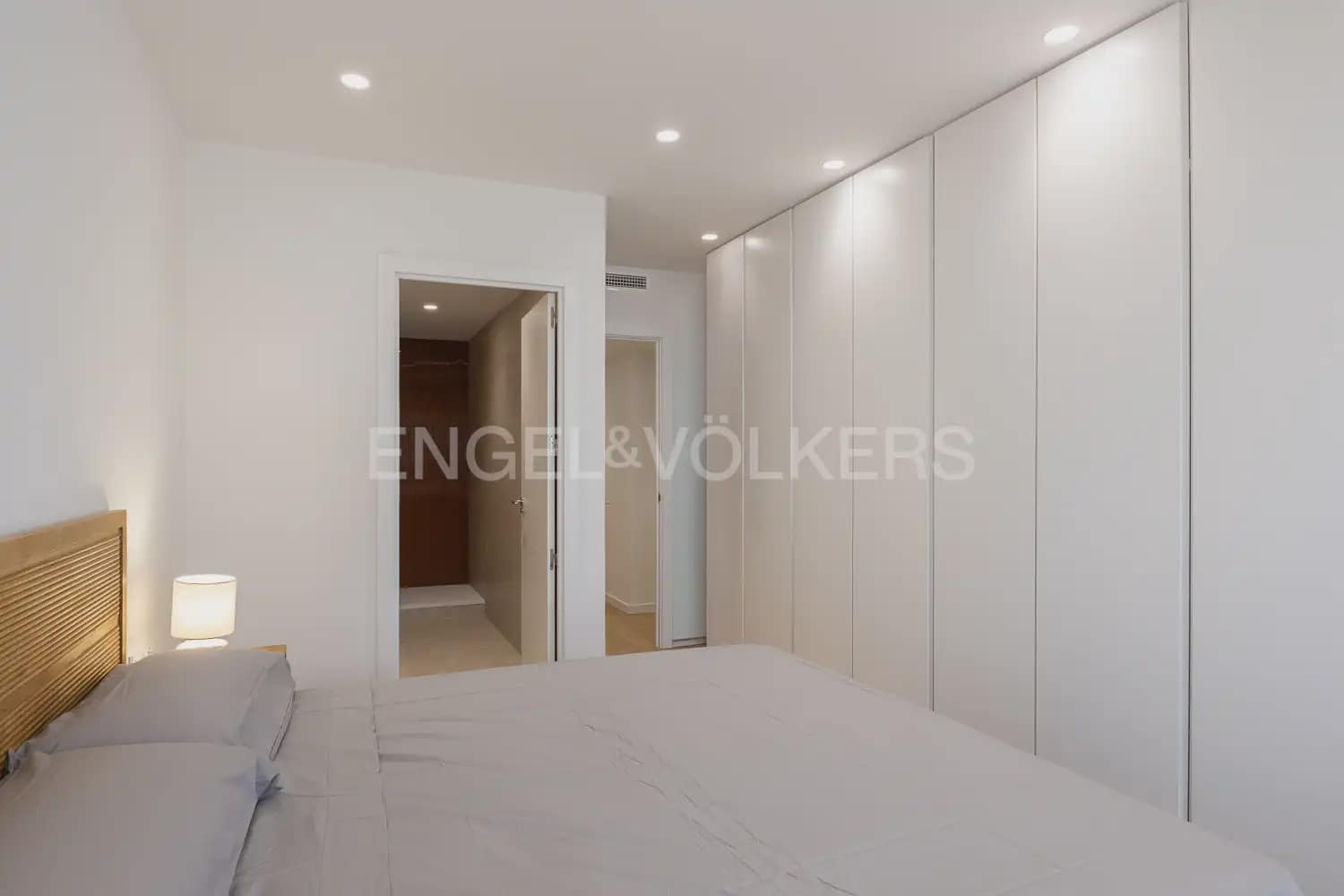 4 soverom Leilighet til leie i Valencia by med garasje - € 3 500 (Ref: 9999090)