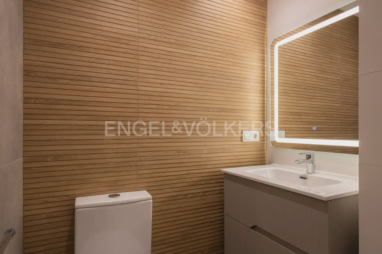 4 soverom Leilighet til leie i Valencia by med garasje - € 3 500 (Ref: 9999090)
