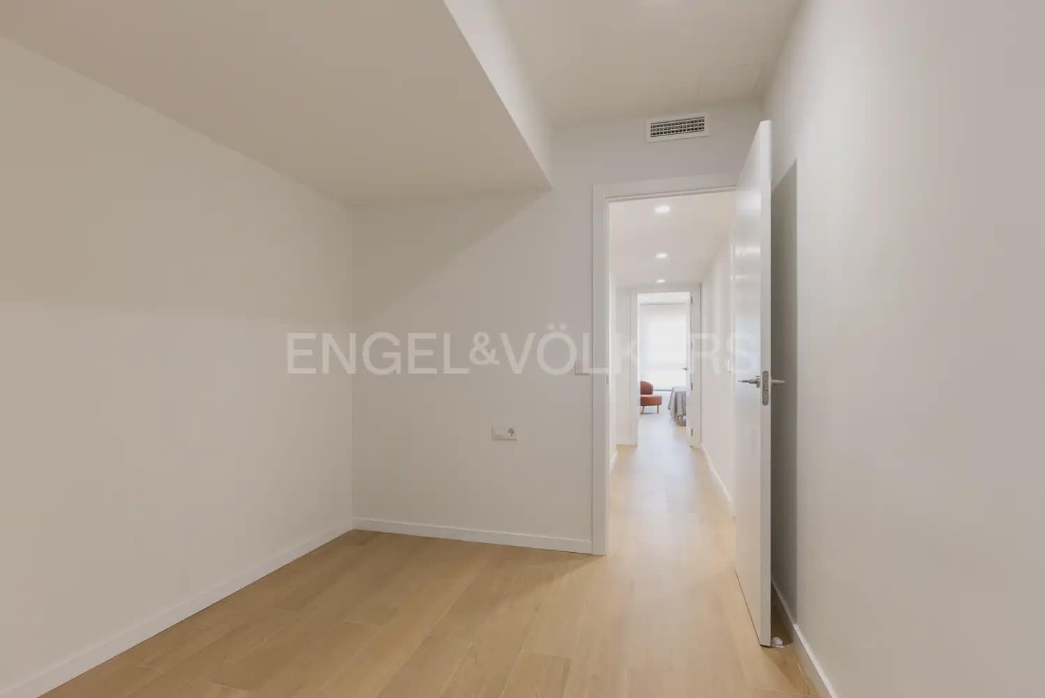 4 soverom Leilighet til leie i Valencia by med garasje - € 3 500 (Ref: 9999090)