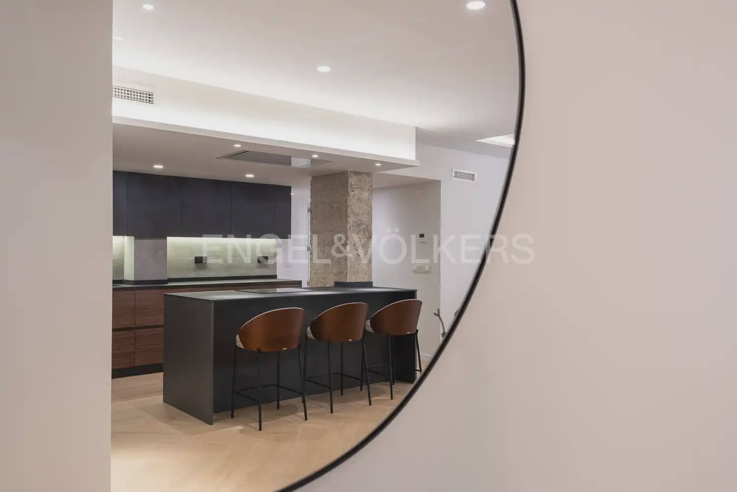 4 soverom Leilighet til leie i Valencia by med garasje - € 3 500 (Ref: 9999090)